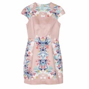 探秘Issa灰色蝙蝠長袖V領(lǐng)連身衣的相似單品與品牌魅力